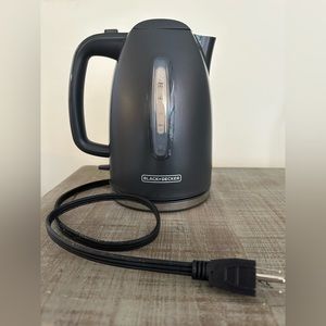 BLACK+DECKER™ 1.7L Rapid Boil Electric Kettle, Boils up to 7 Cups of Water, Gray
